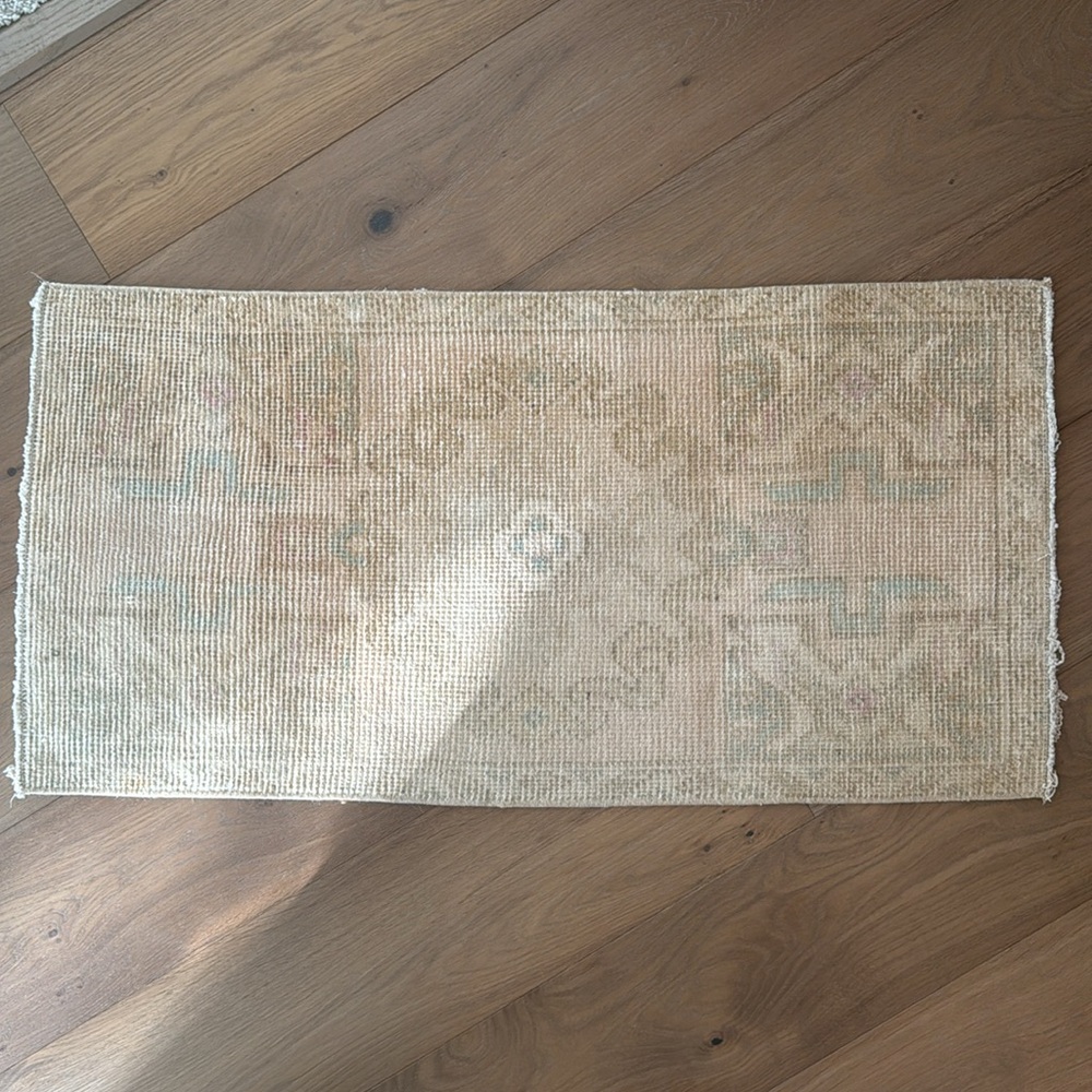 Vintage Turkish Hand Knotted Rug - Picture 4 of 8